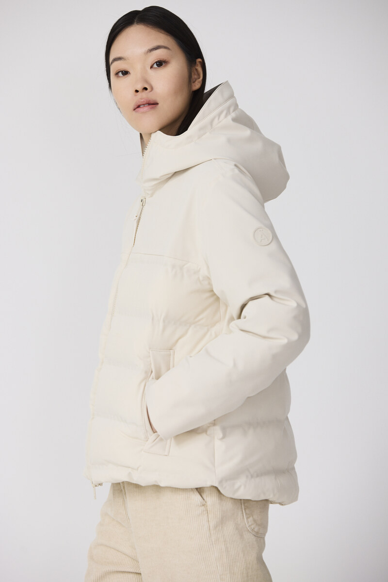 CHAQUETA CORTA TEMPESTA COLOR CREMA